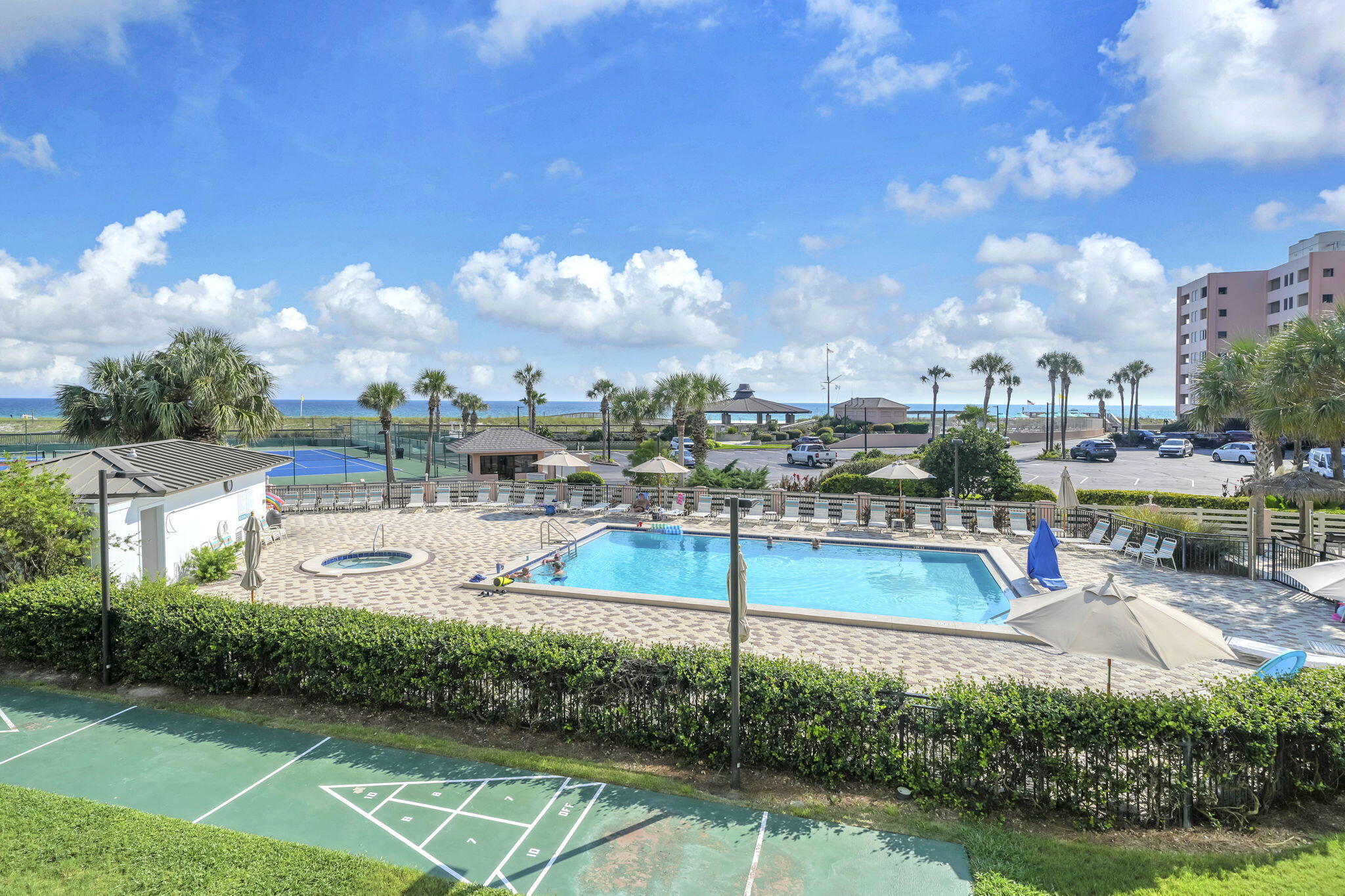 ISLANDER CONDO - Residential