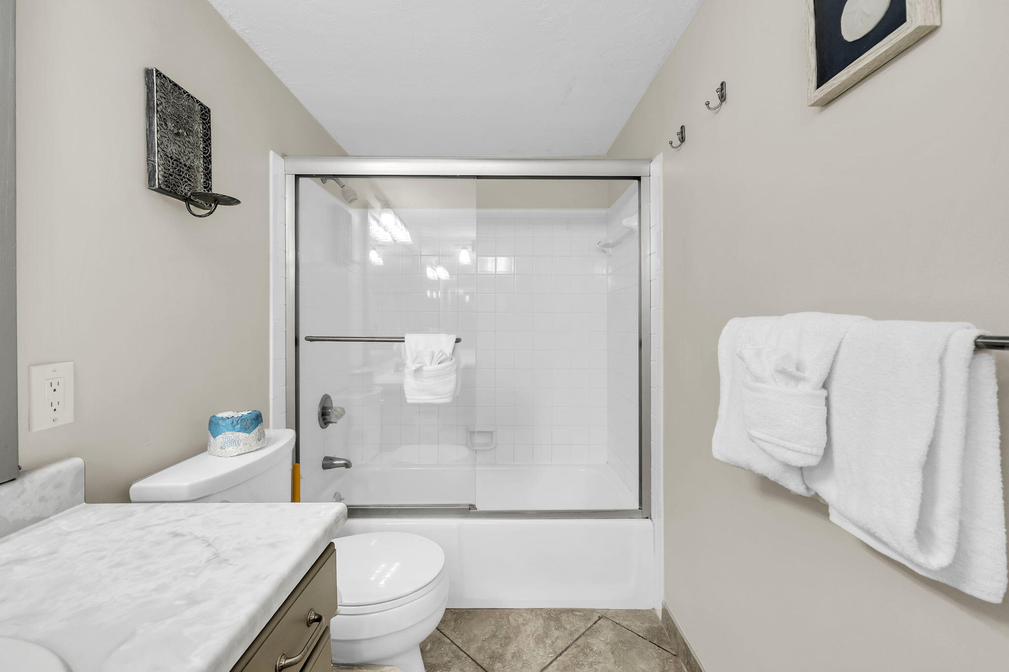 ISLANDER CONDO - Residential