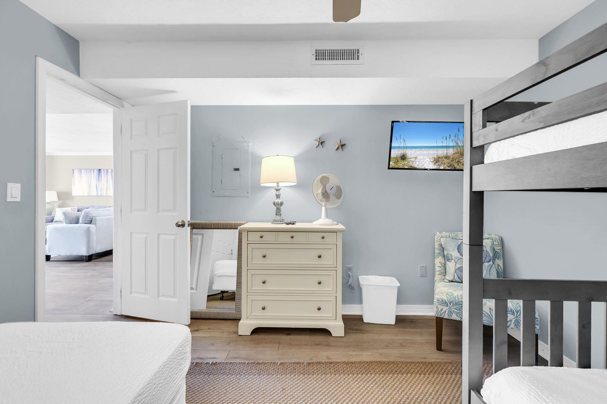 ISLANDER CONDO - Residential