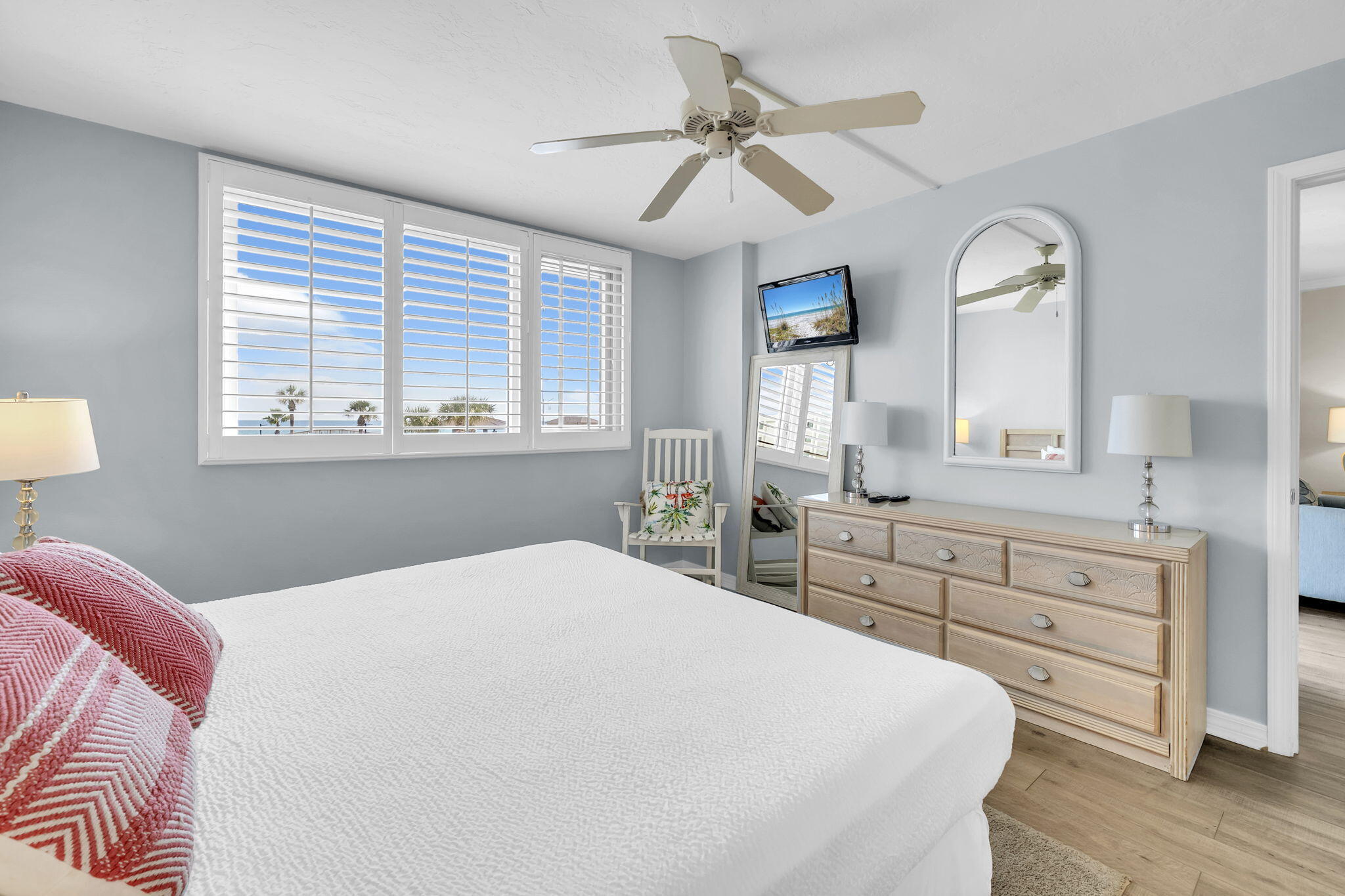 ISLANDER CONDO - Residential