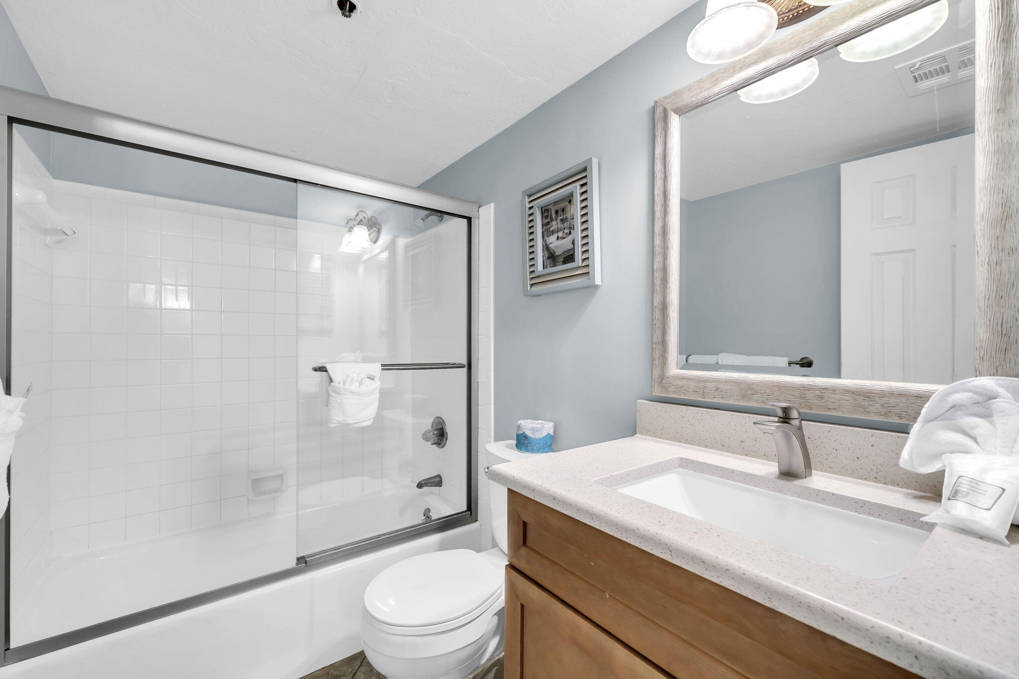 ISLANDER CONDO - Residential
