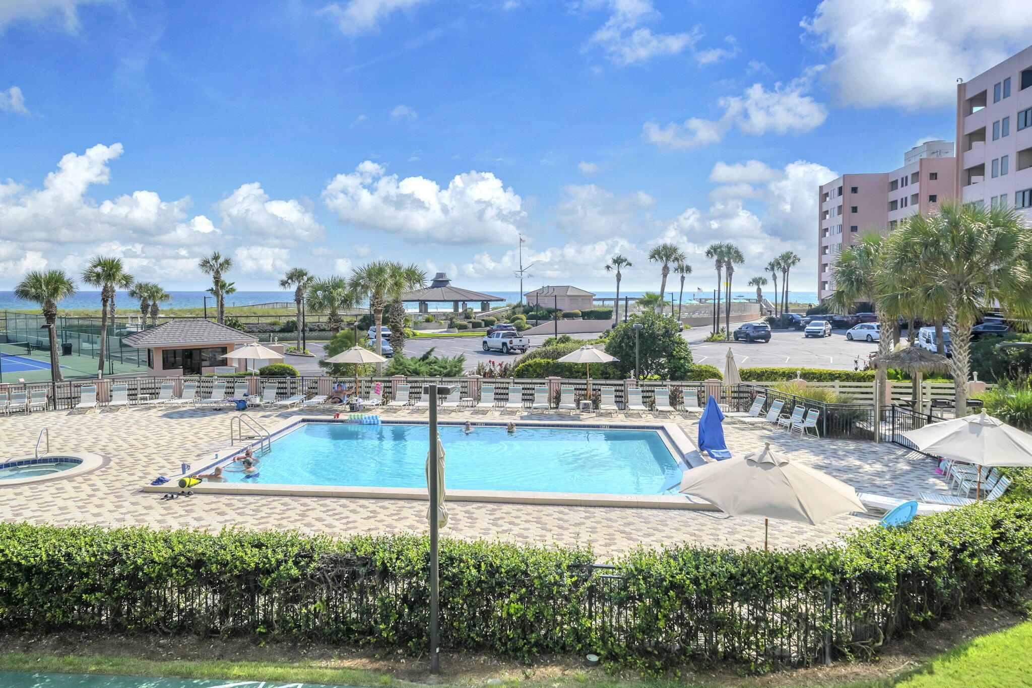ISLANDER CONDO - Residential
