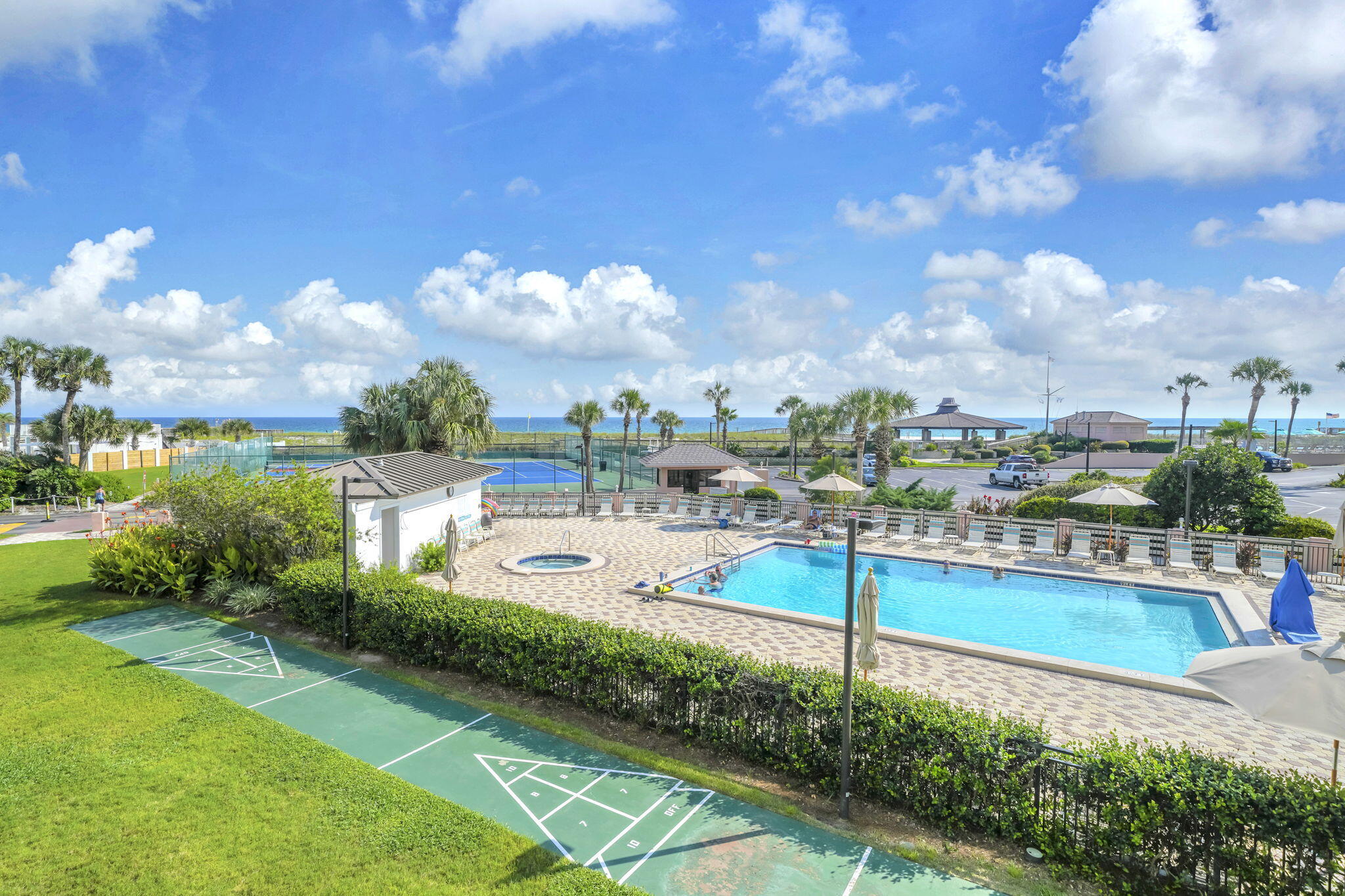ISLANDER CONDO - Residential