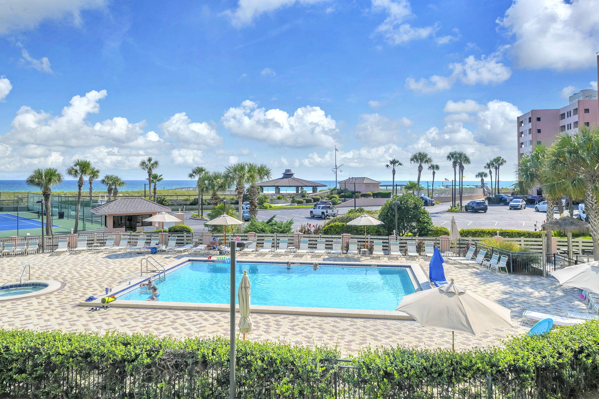 ISLANDER CONDO - Residential
