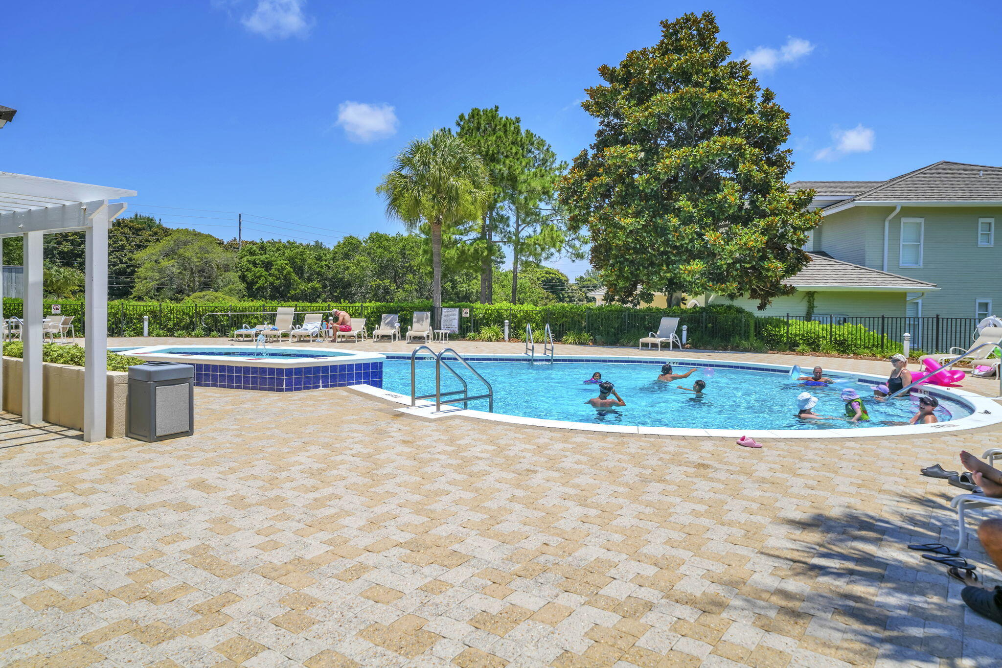 PINE RIDGE VILLAS - Residential