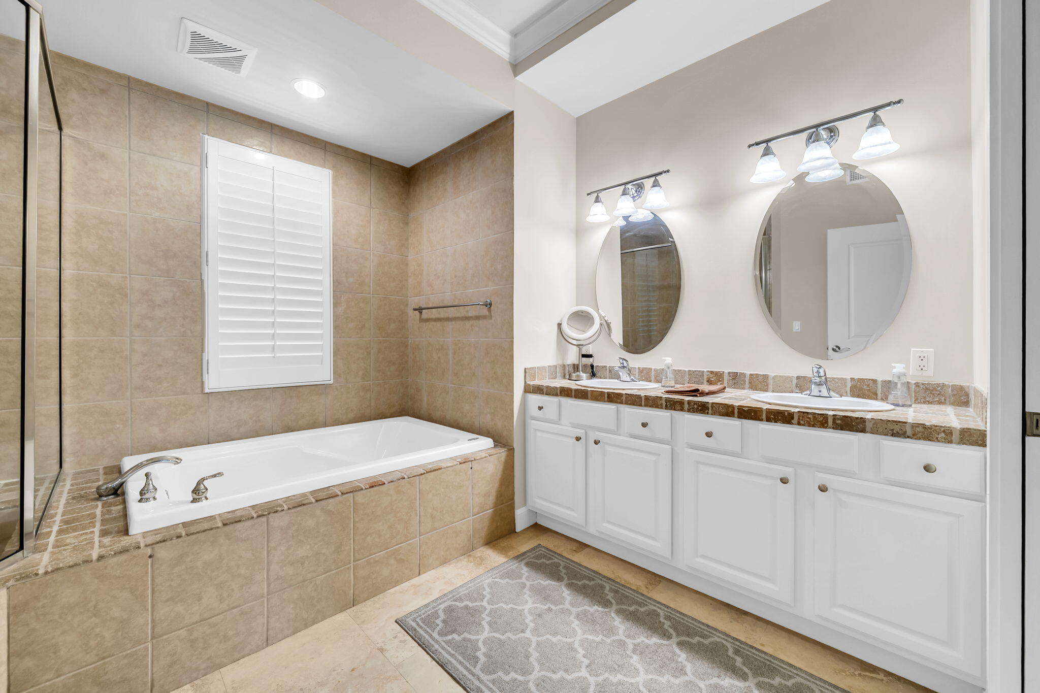 PINE RIDGE VILLAS - Residential