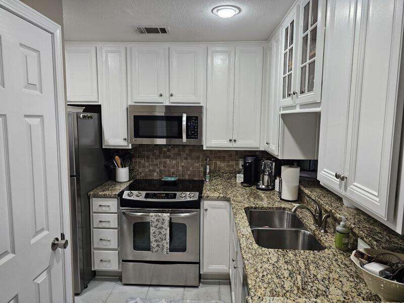 LAKESIDE CONDO AT BLUEWATER BAY - Residential Lease