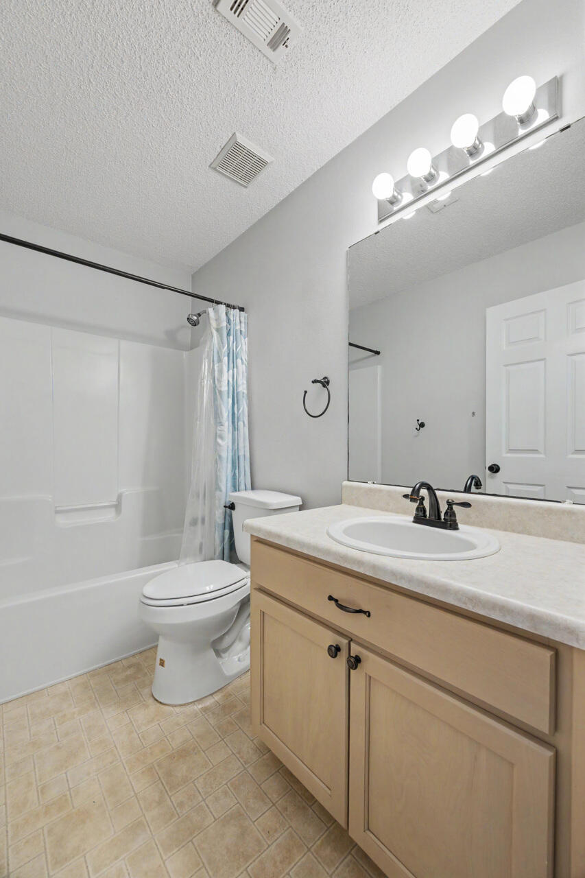FOXWOOD ADDITION S/D LOT 9 BLK C - Residential