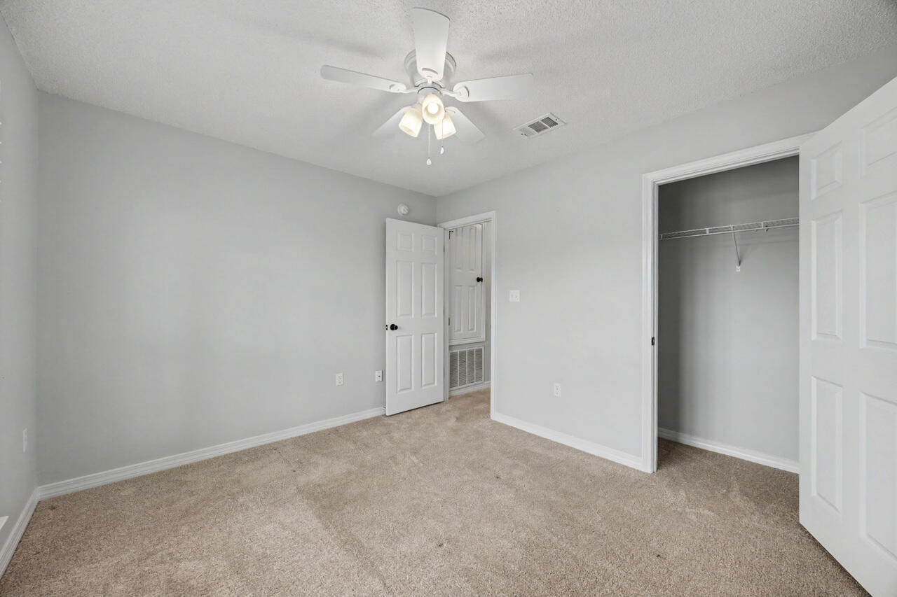 FOXWOOD ADDITION S/D LOT 9 BLK C - Residential