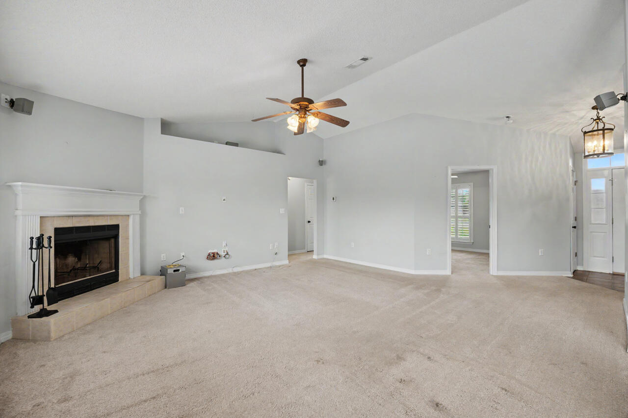 FOXWOOD ADDITION S/D LOT 9 BLK C - Residential