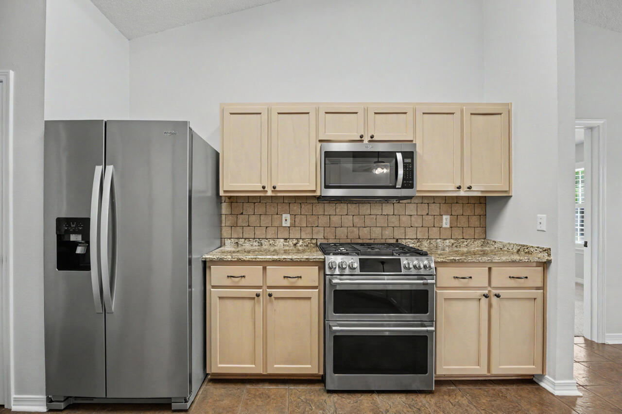 FOXWOOD ADDITION S/D LOT 9 BLK C - Residential