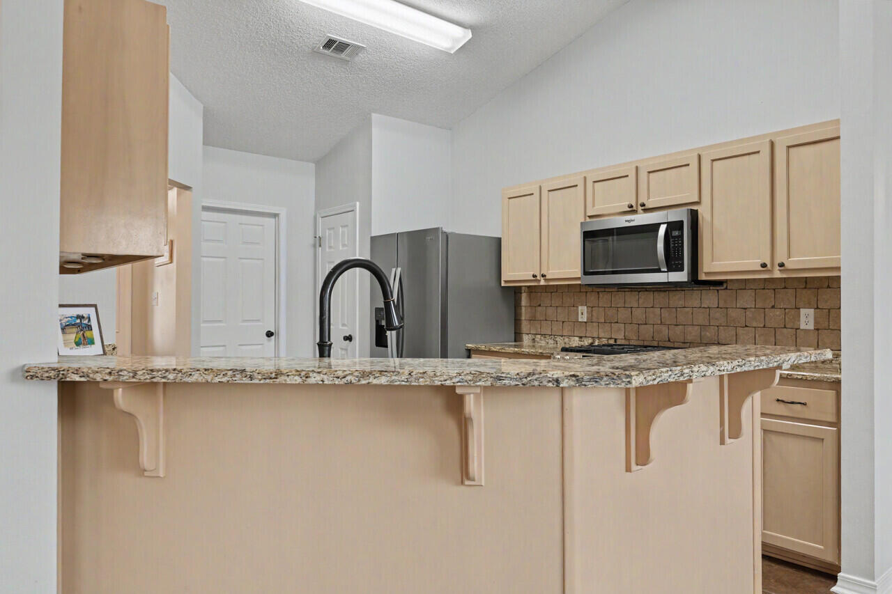 FOXWOOD ADDITION S/D LOT 9 BLK C - Residential