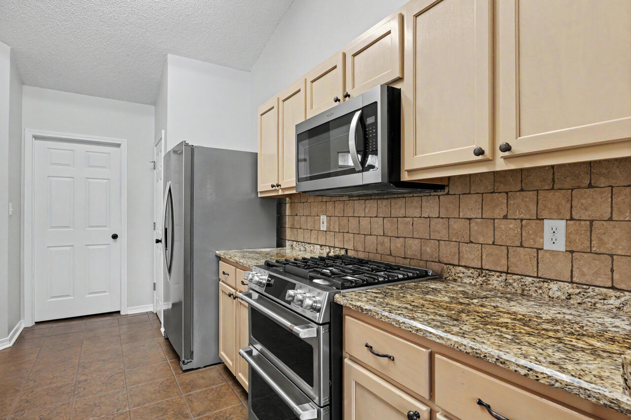 FOXWOOD ADDITION S/D LOT 9 BLK C - Residential