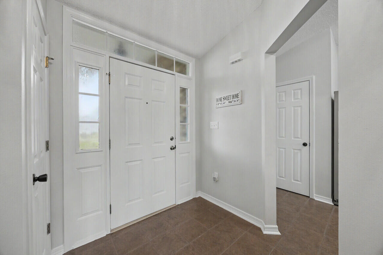 FOXWOOD ADDITION S/D LOT 9 BLK C - Residential