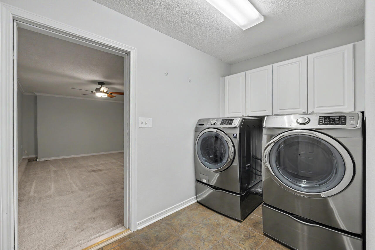 FOXWOOD ADDITION S/D LOT 9 BLK C - Residential