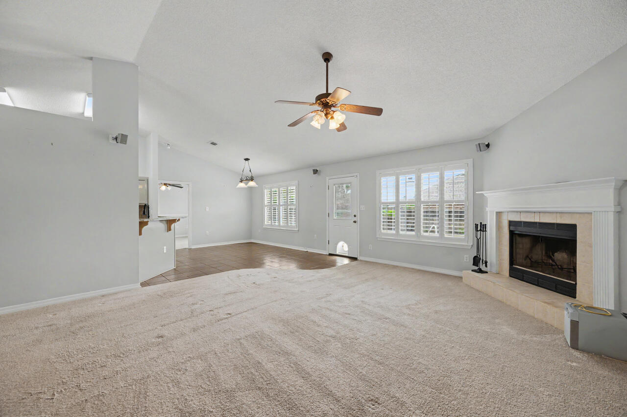 FOXWOOD ADDITION S/D LOT 9 BLK C - Residential