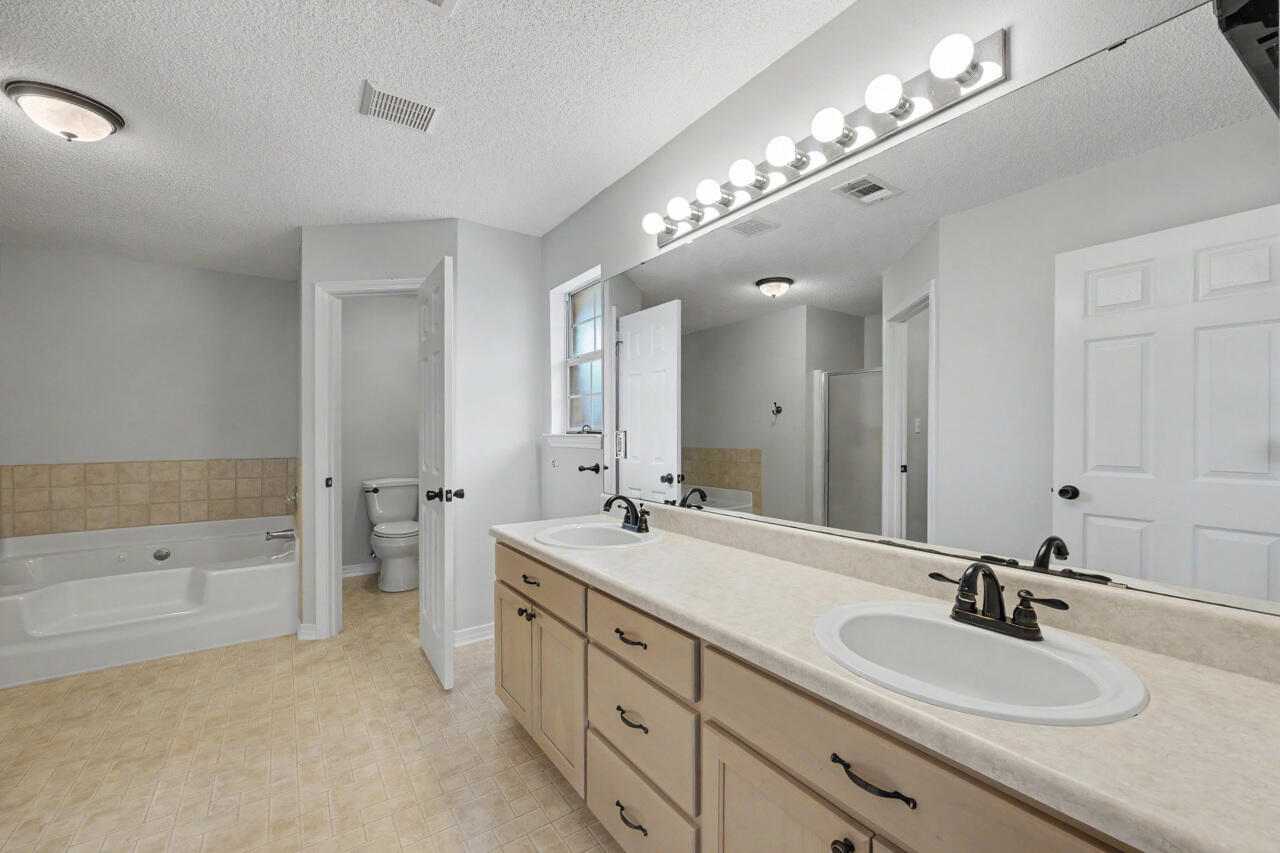 FOXWOOD ADDITION S/D LOT 9 BLK C - Residential