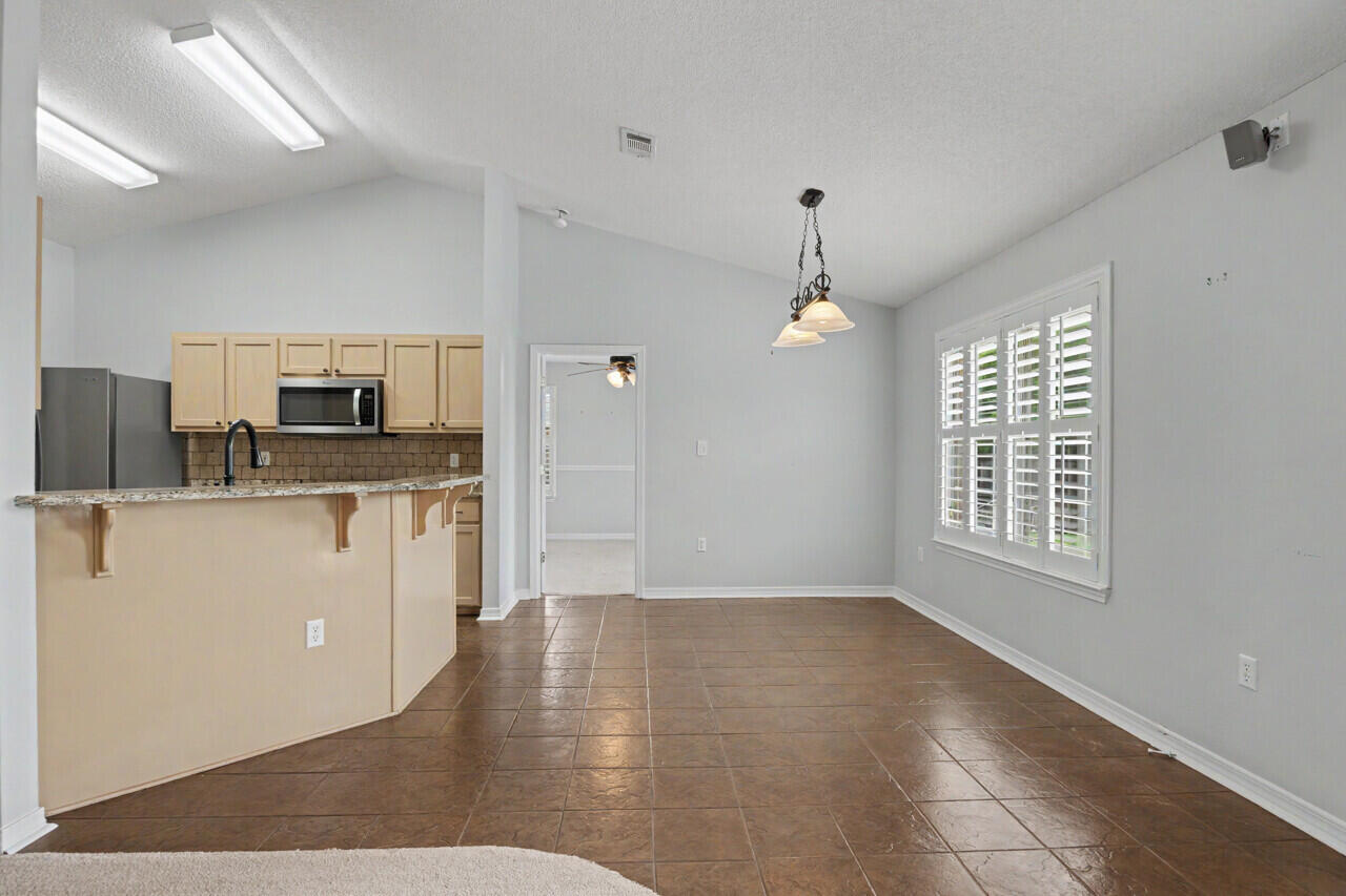 FOXWOOD ADDITION S/D LOT 9 BLK C - Residential