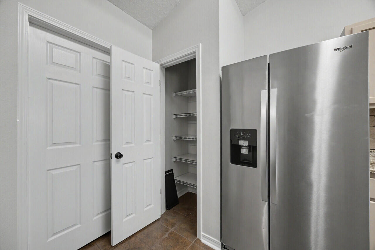 FOXWOOD ADDITION S/D LOT 9 BLK C - Residential