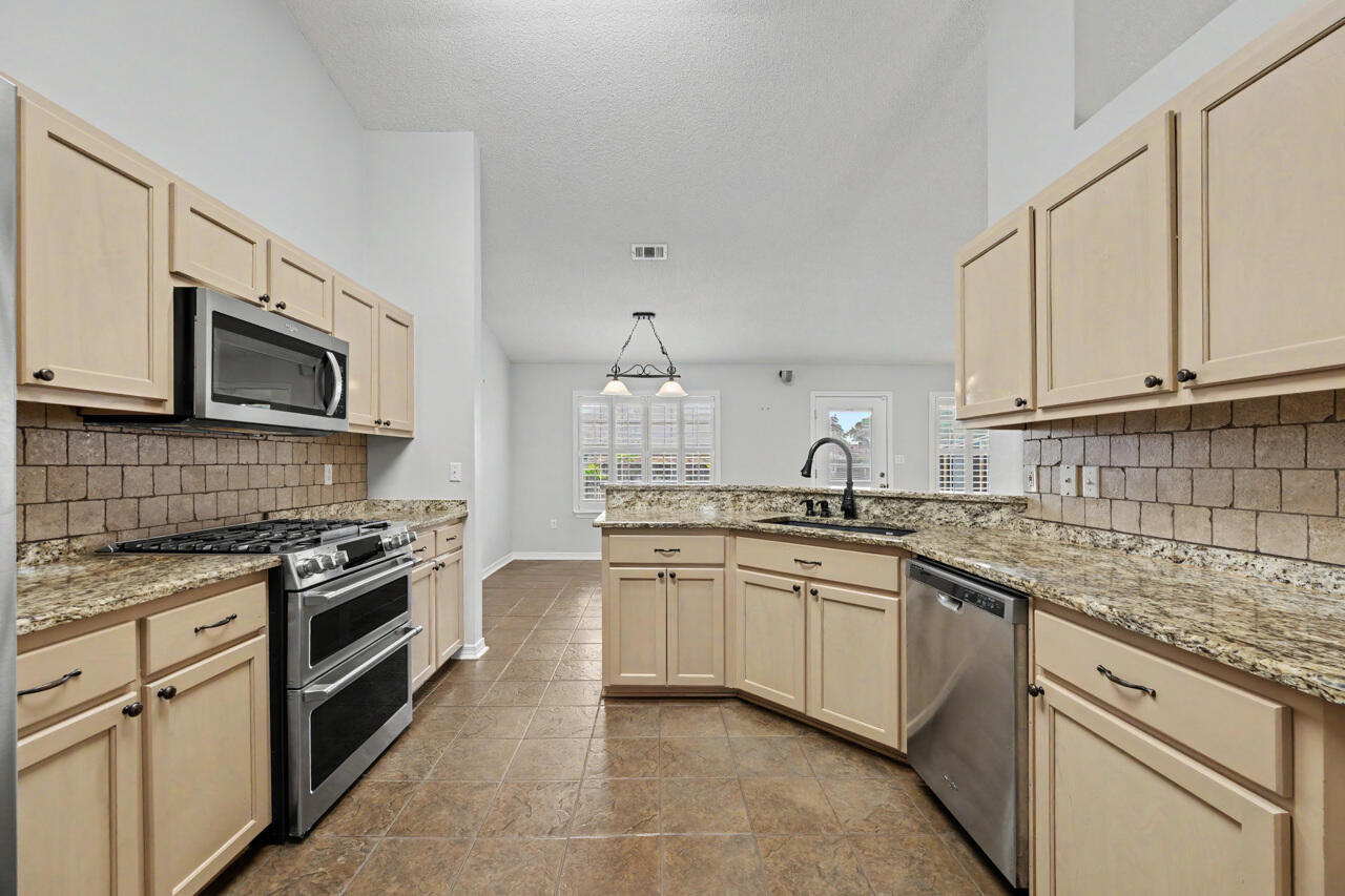 FOXWOOD ADDITION S/D LOT 9 BLK C - Residential