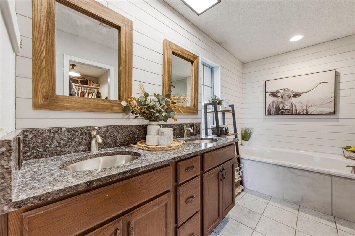 SANTA ROSA SHORES 6TH ADDN - Residential