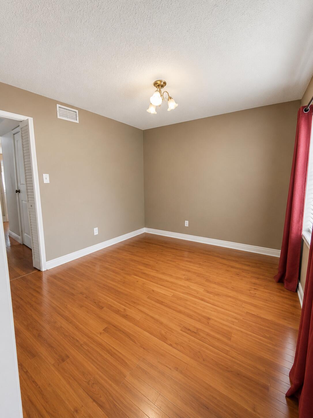 PINE SHORES - Residential