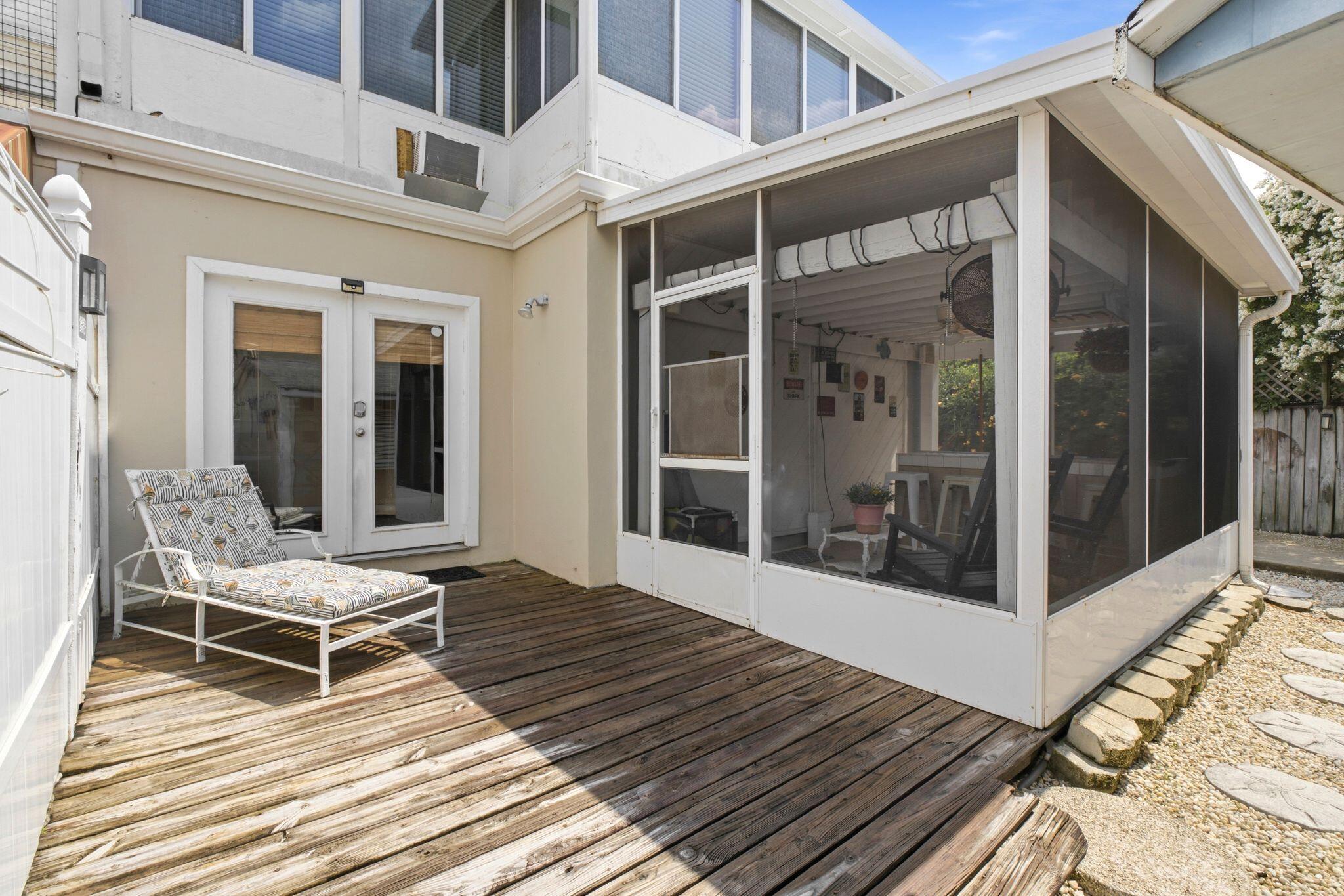 MANOR SHORES 1ST ADDN - Residential