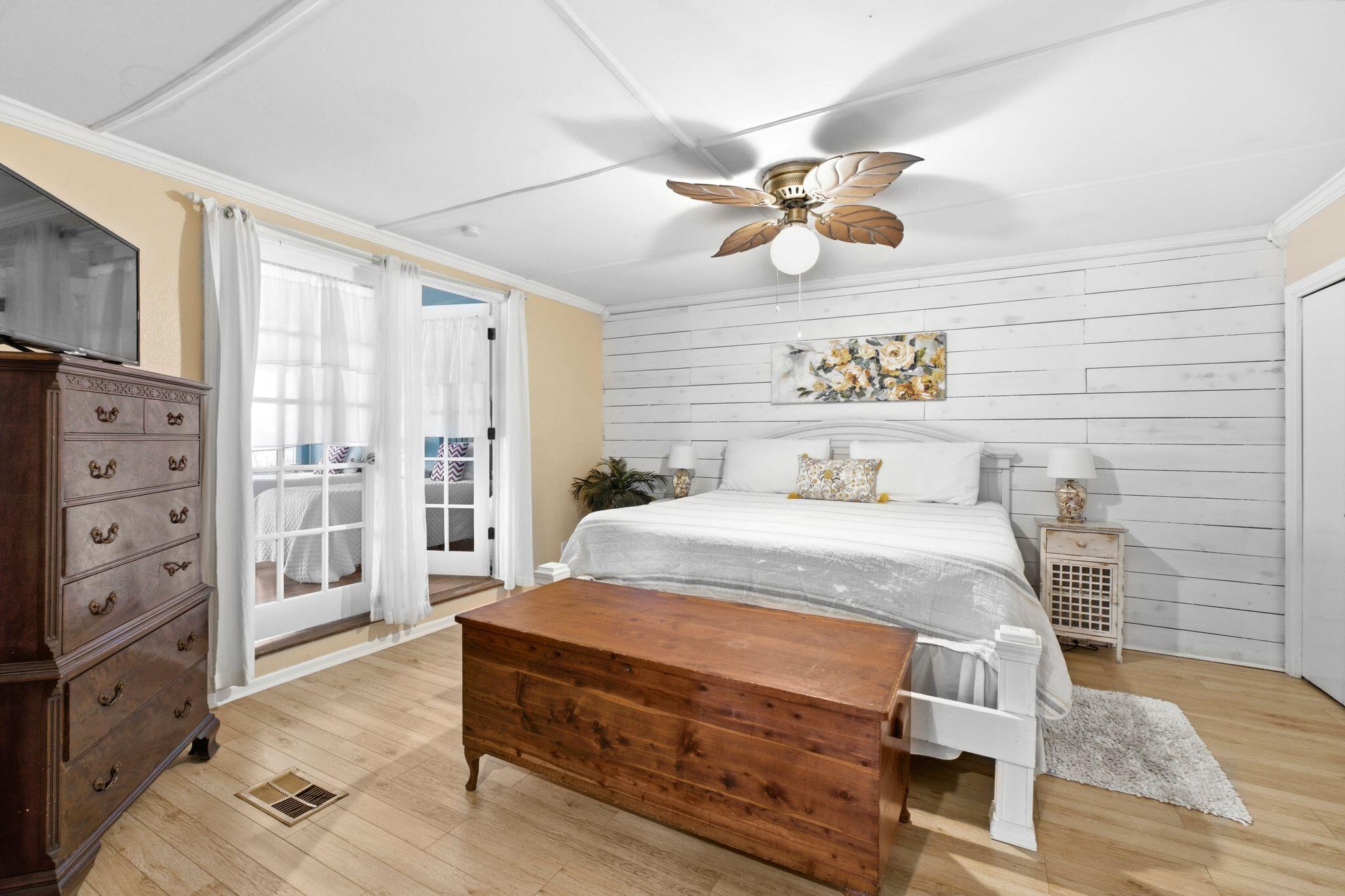 MANOR SHORES 1ST ADDN - Residential