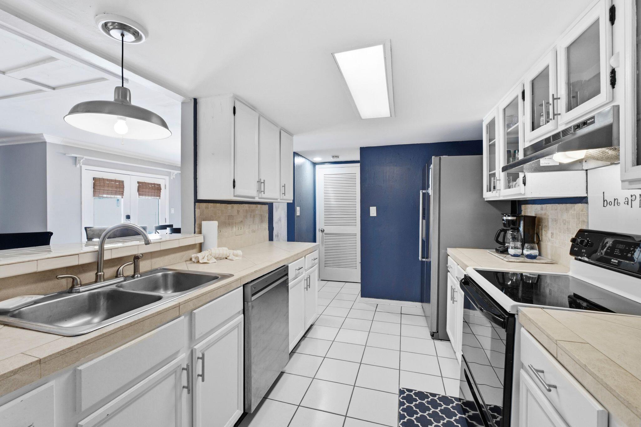 MANOR SHORES 1ST ADDN - Residential