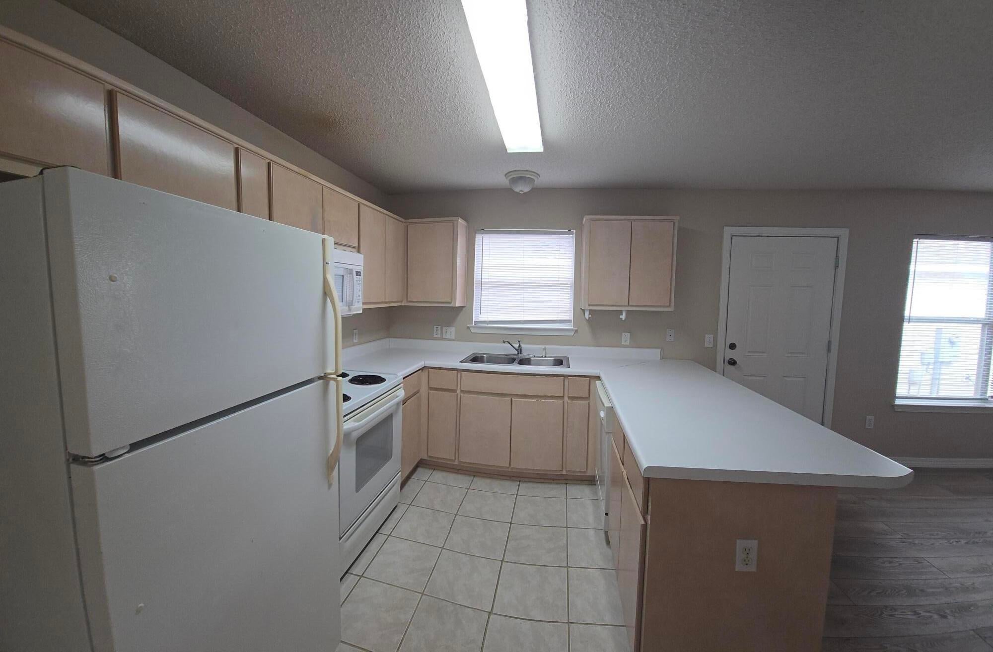 VILLA DANIELLE - Residential Lease