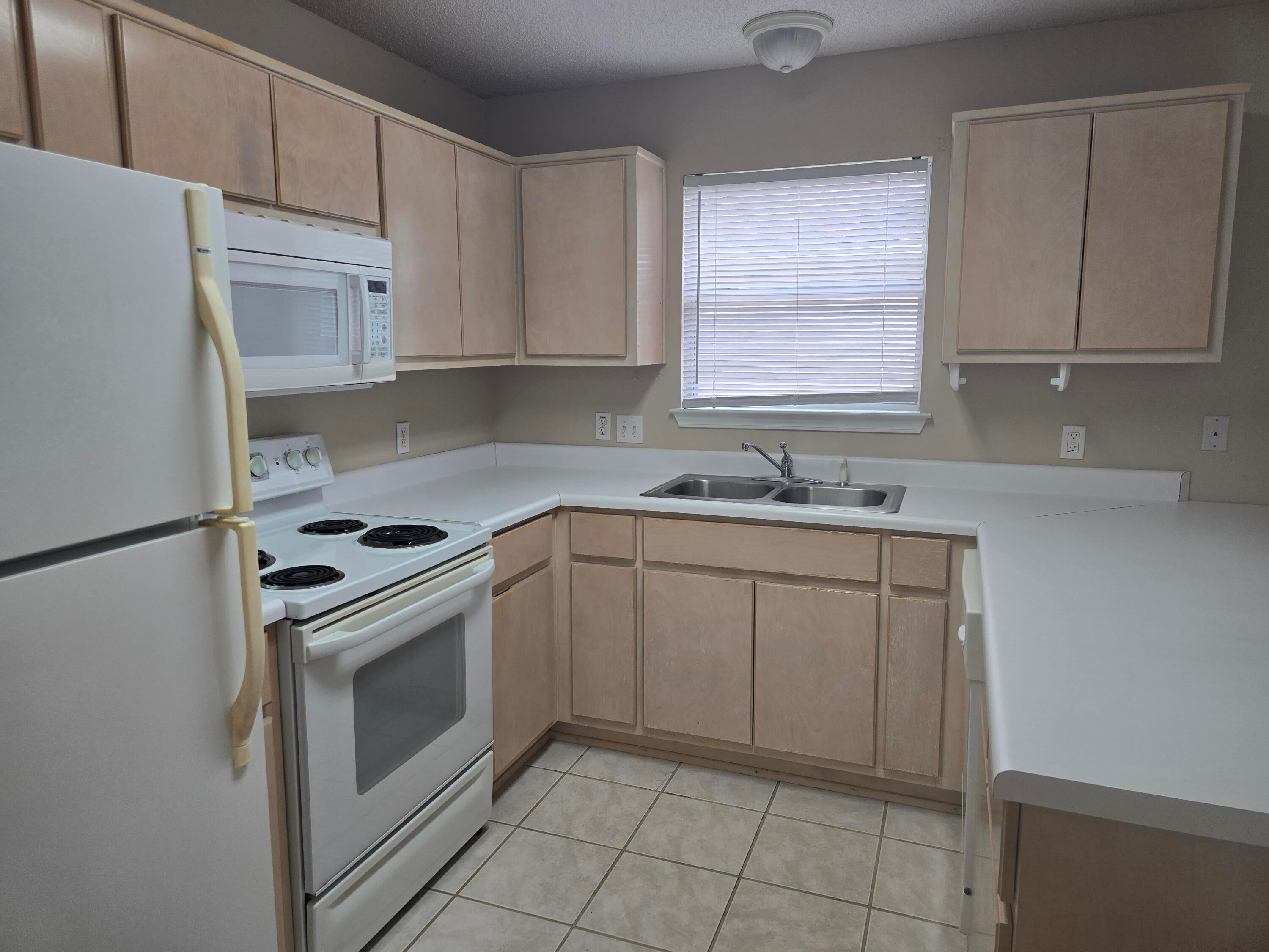 VILLA DANIELLE - Residential Lease