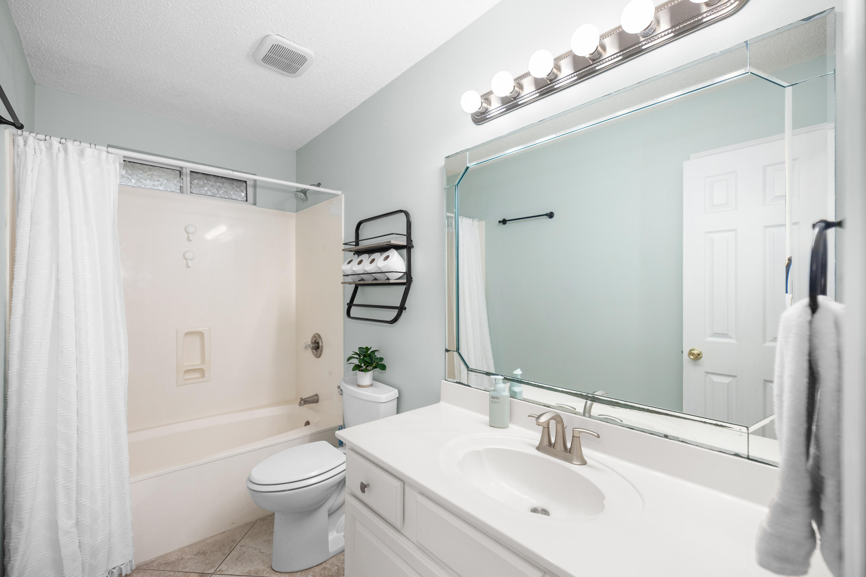 ROCKY BAYOU COUNTRY CLUB ESTATES 9 - Residential