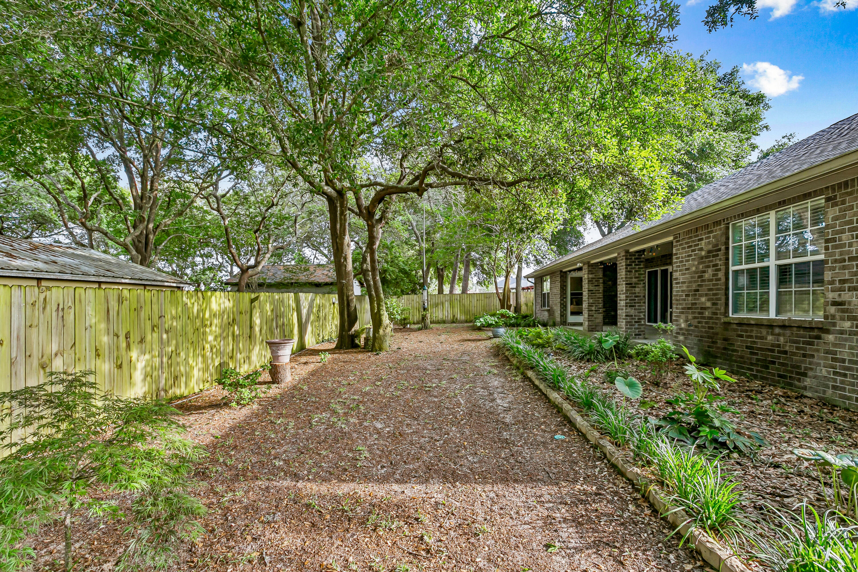 HARVELLS CROSSING - Residential