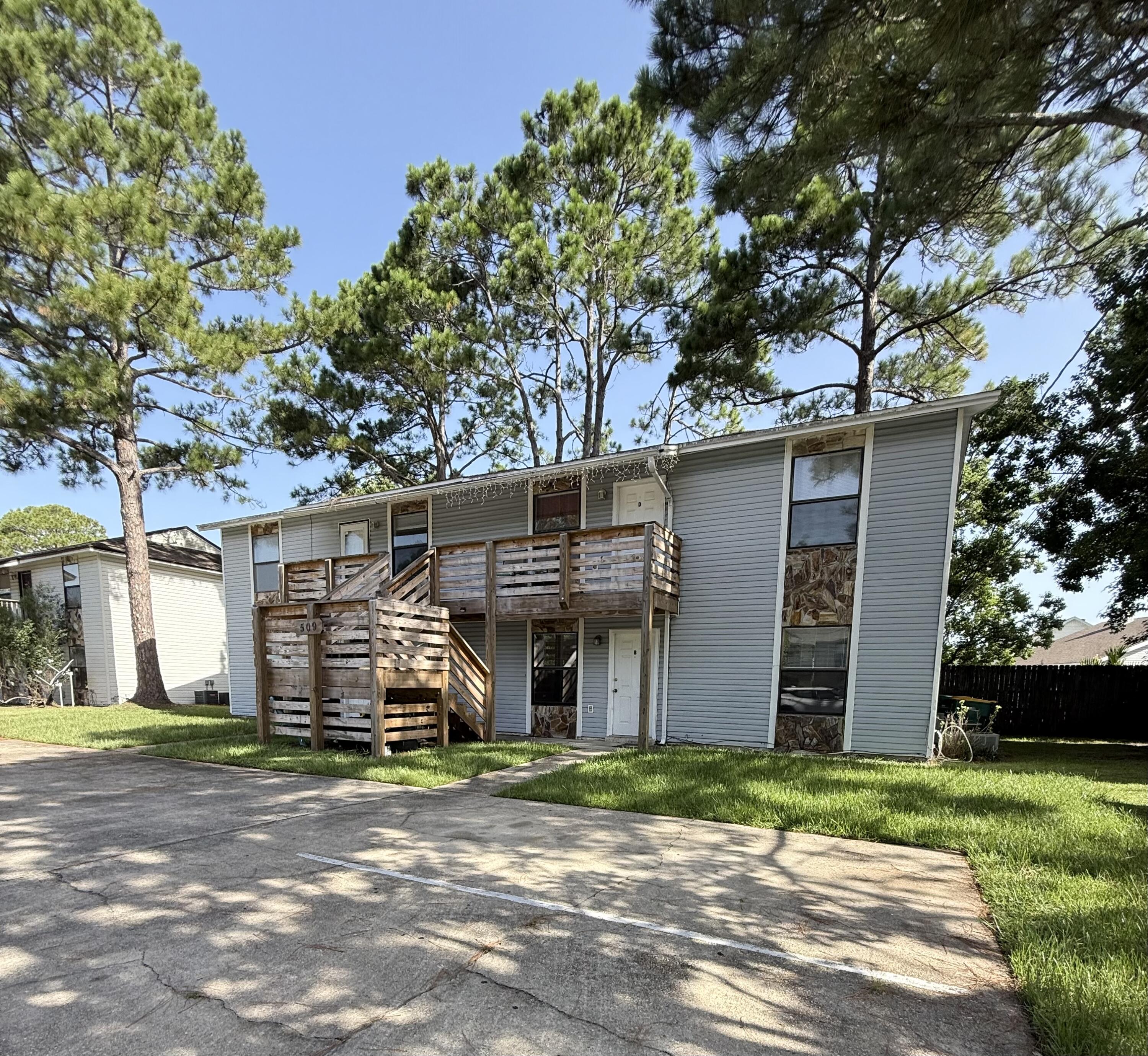 Second floor 2 Bedroom 1 Bathroom apartment in Greenacres area. Has washer and dryer connections