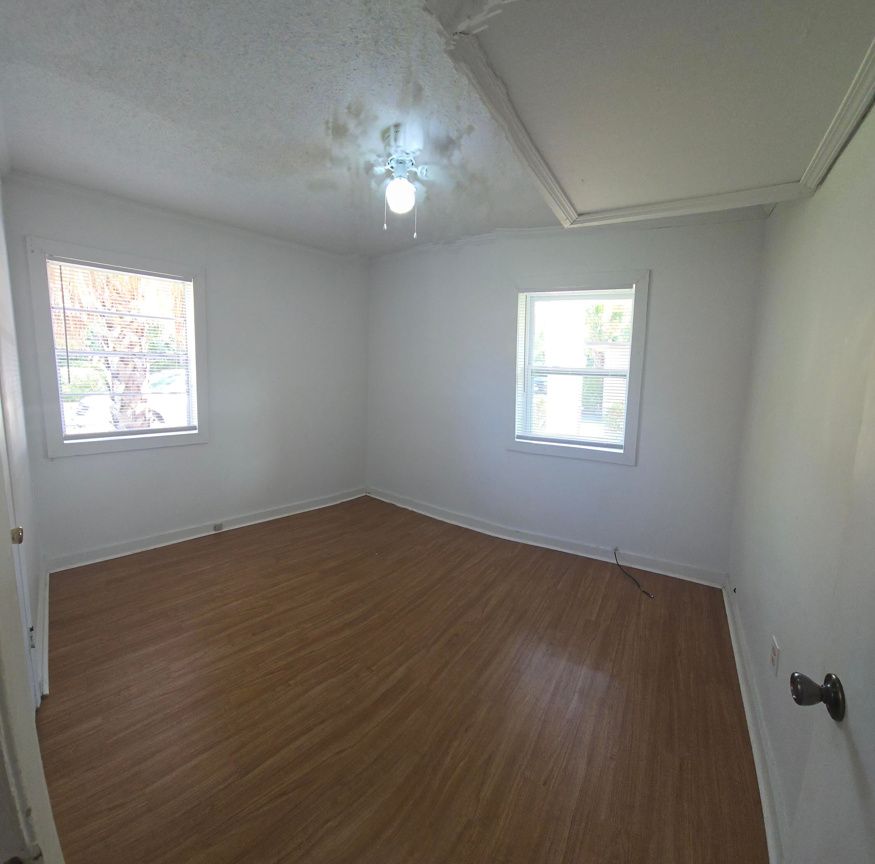 EDGEWATER - Residential Lease