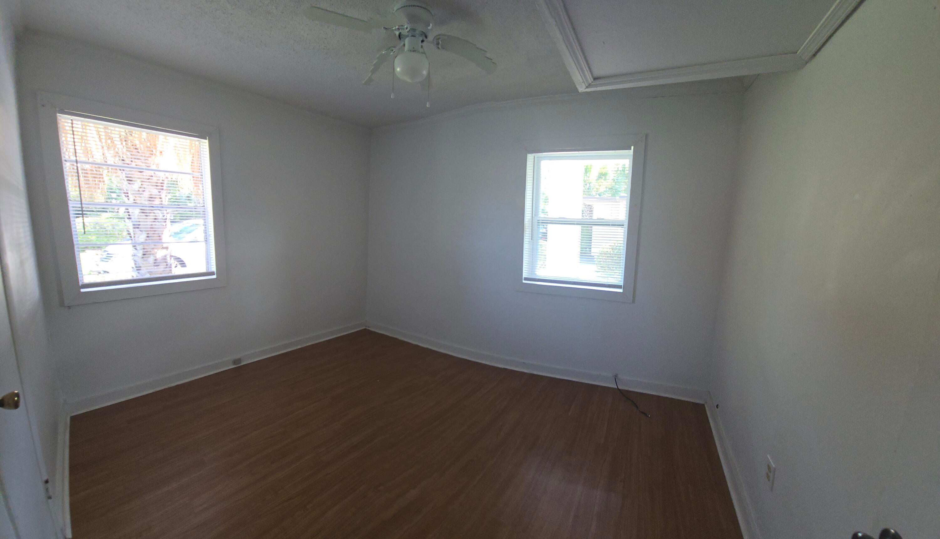 EDGEWATER - Residential Lease