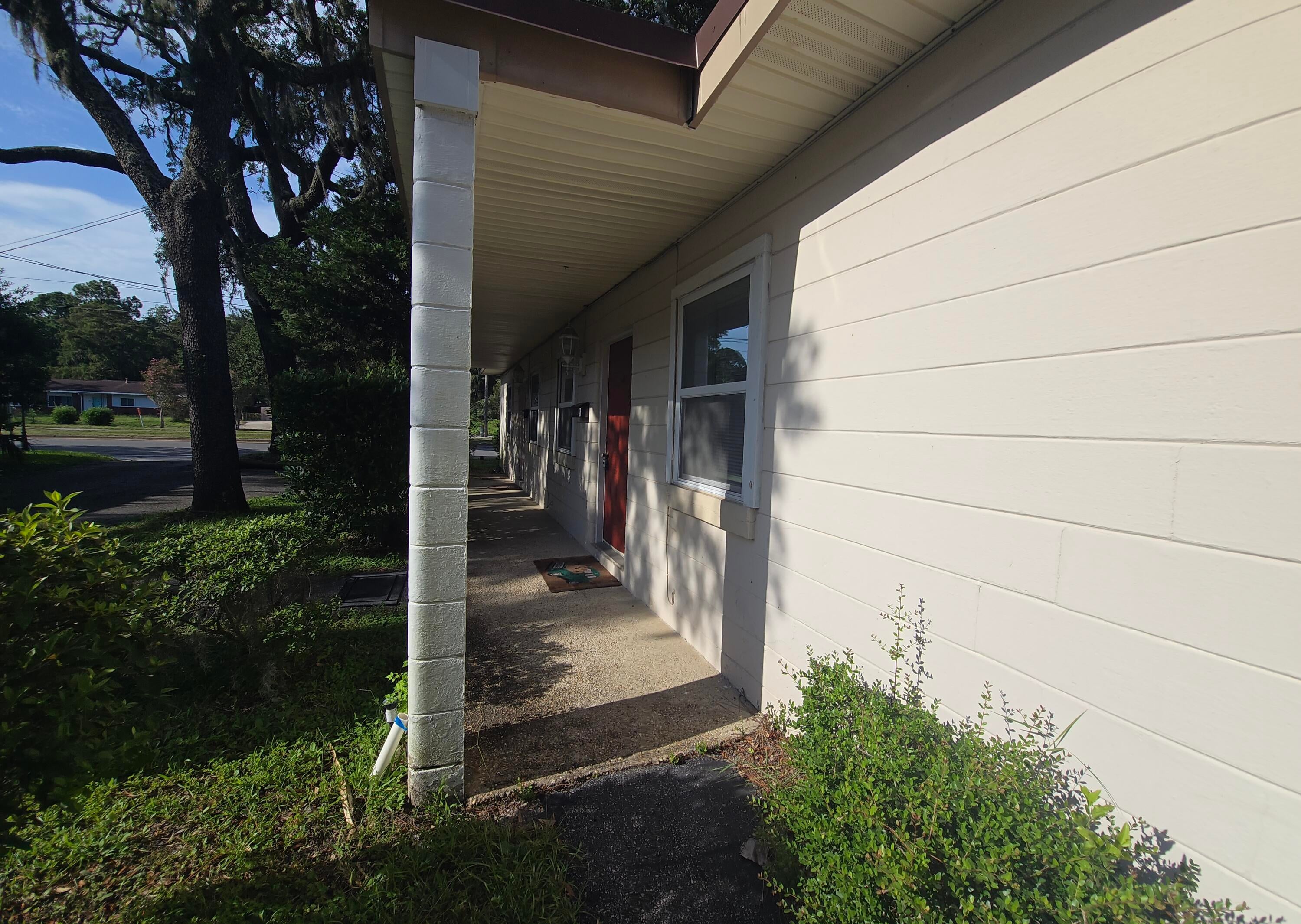 EDGEWATER - Residential Lease