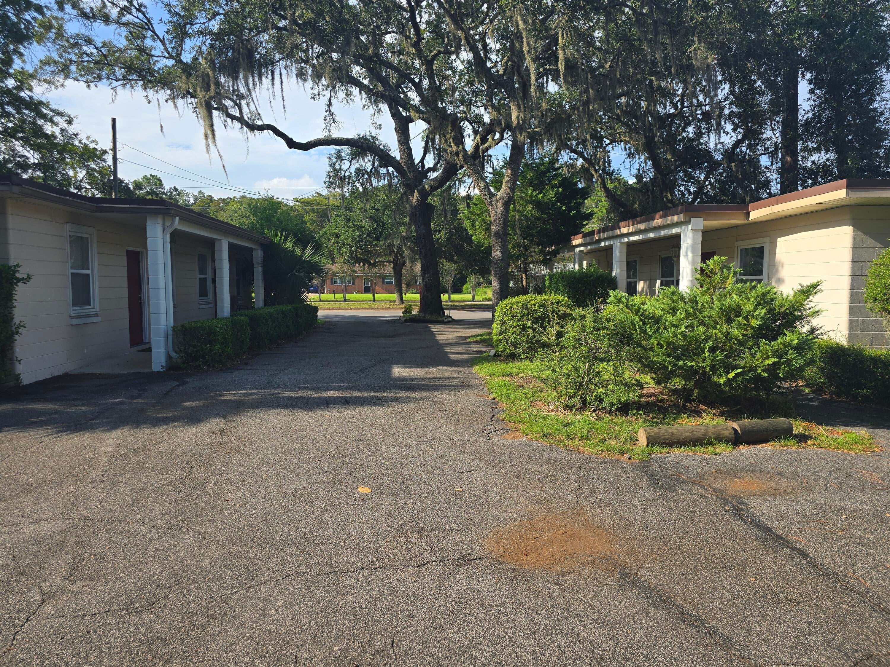 EDGEWATER - Residential Lease