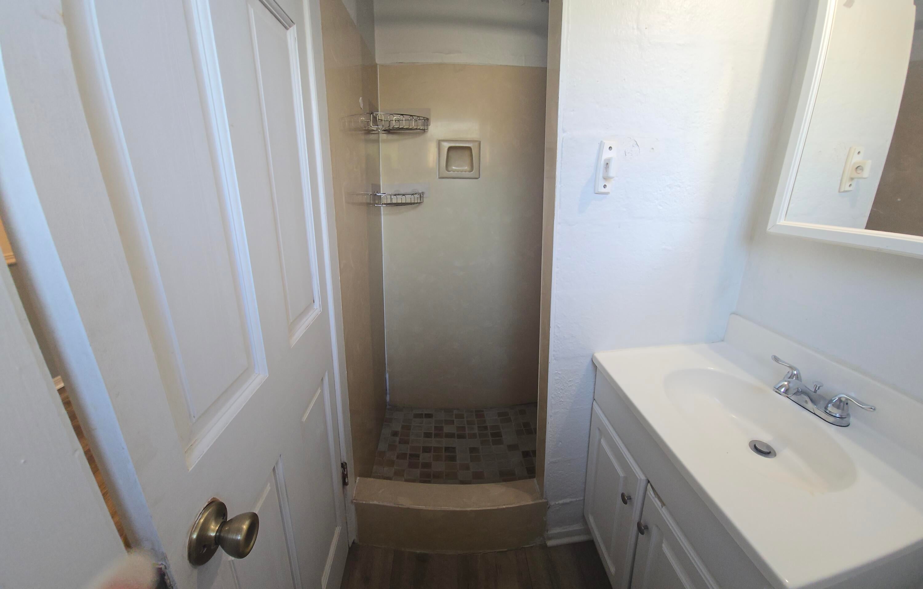 EDGEWATER - Residential Lease