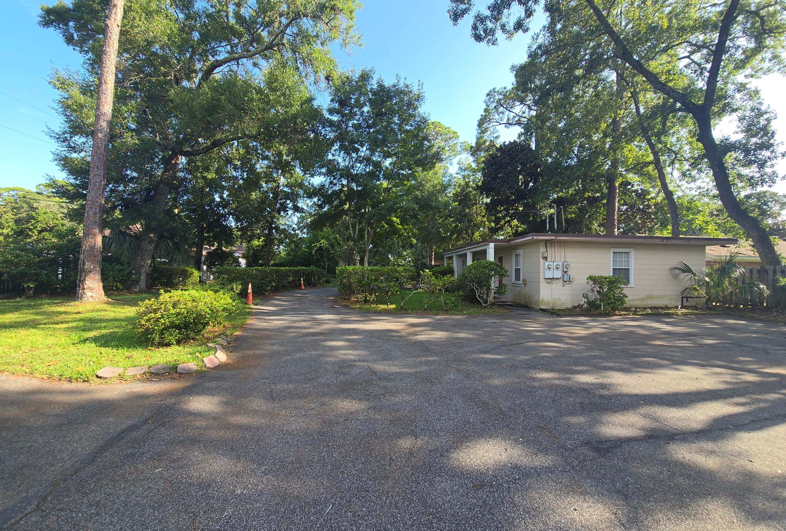 EDGEWATER - Residential Lease