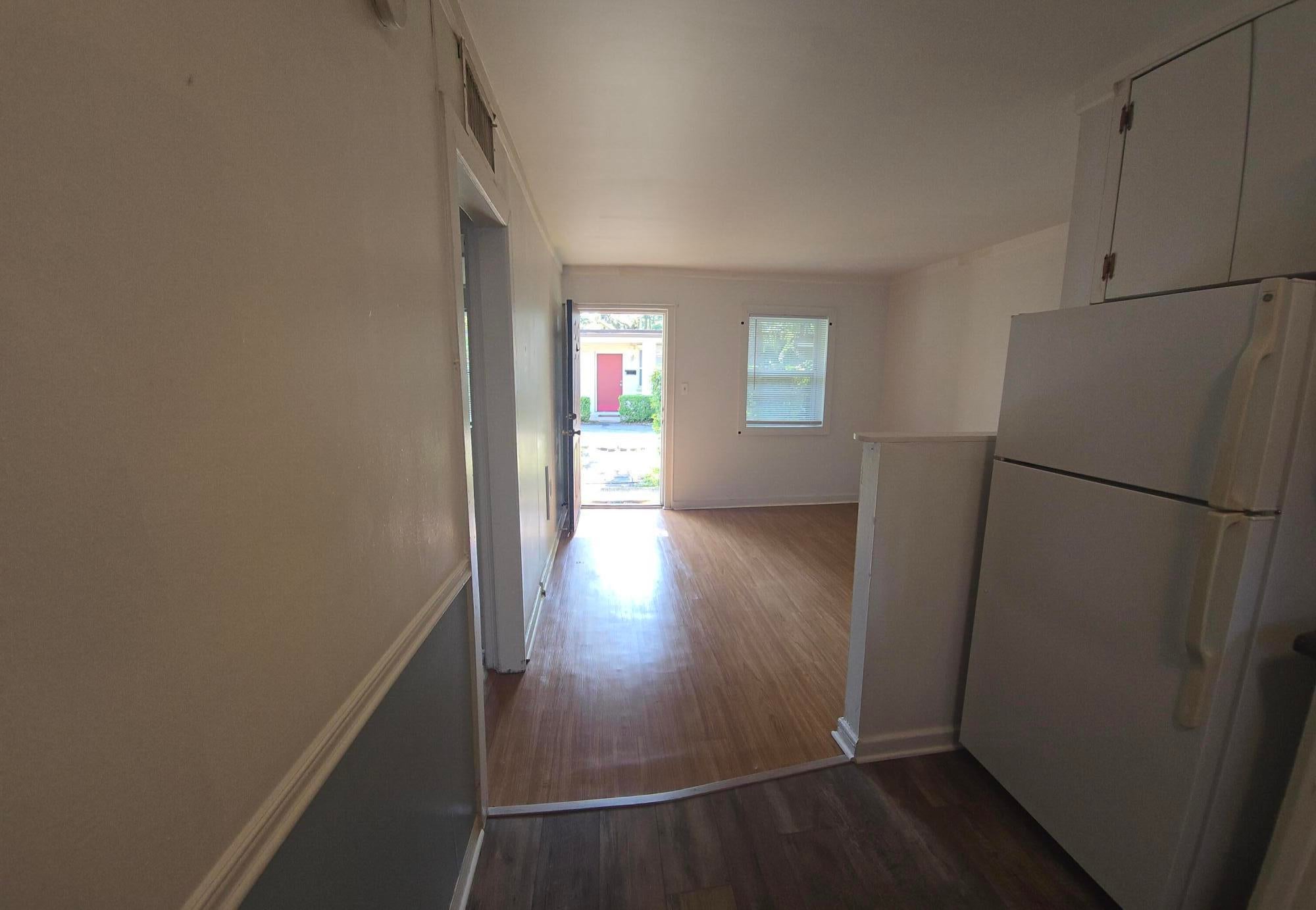 EDGEWATER - Residential Lease