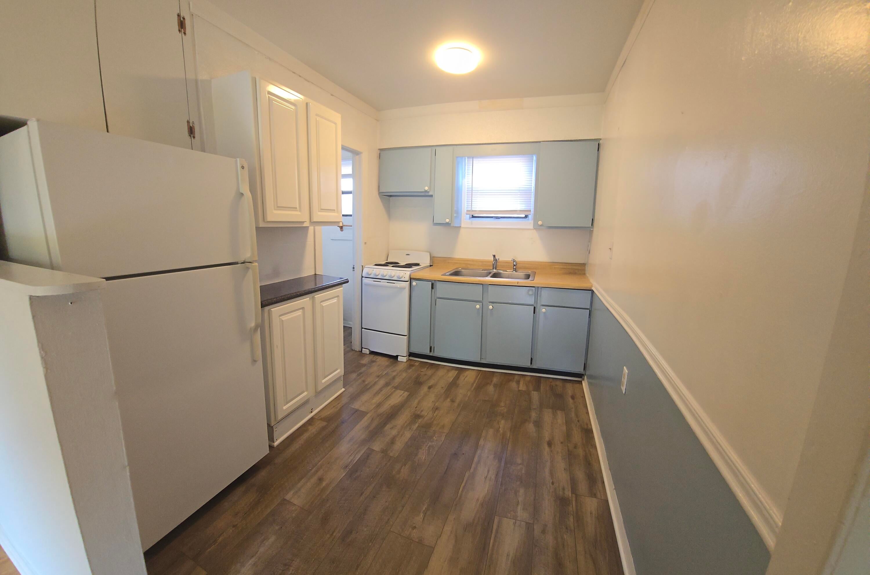 EDGEWATER - Residential Lease
