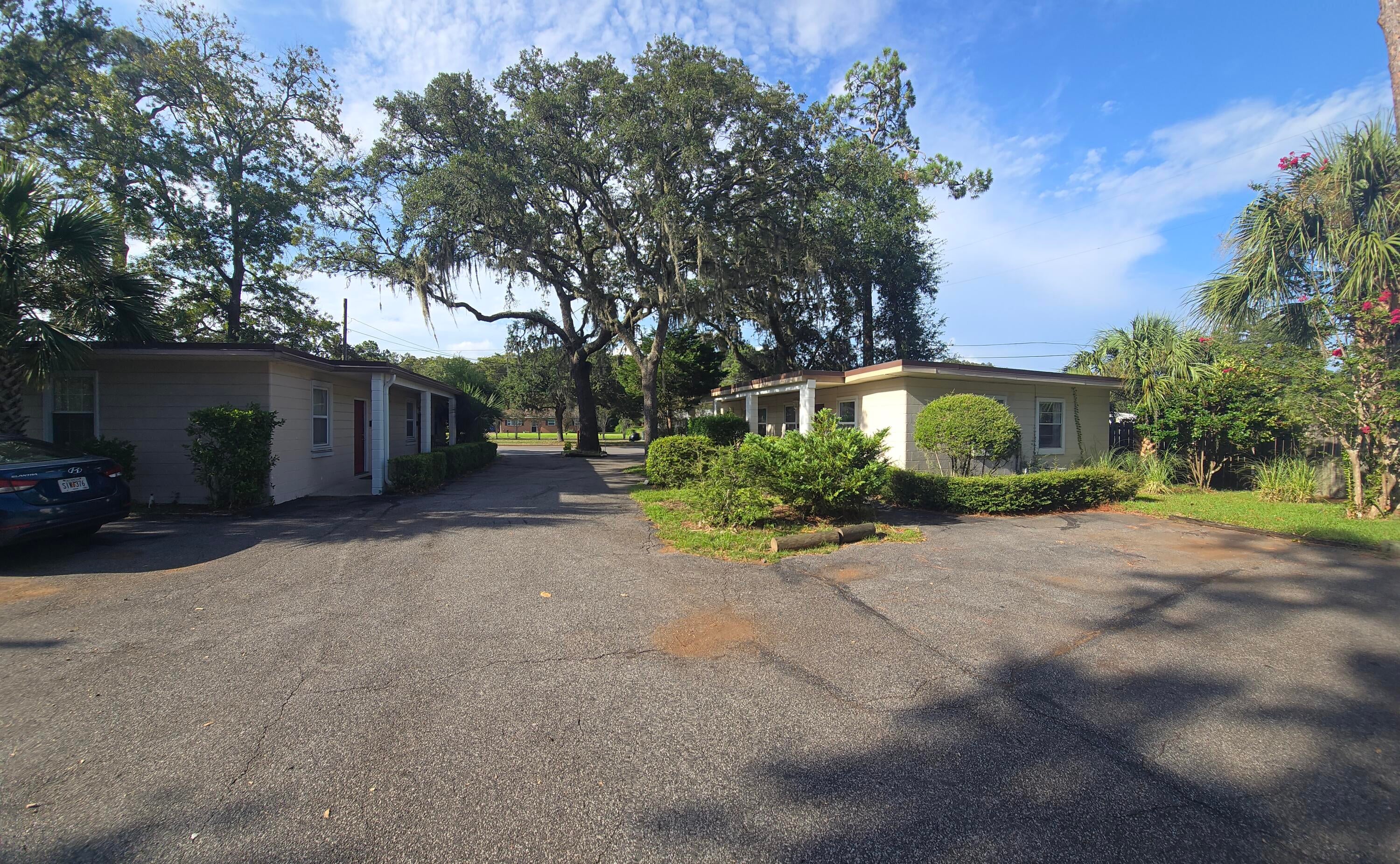 EDGEWATER - Residential Lease