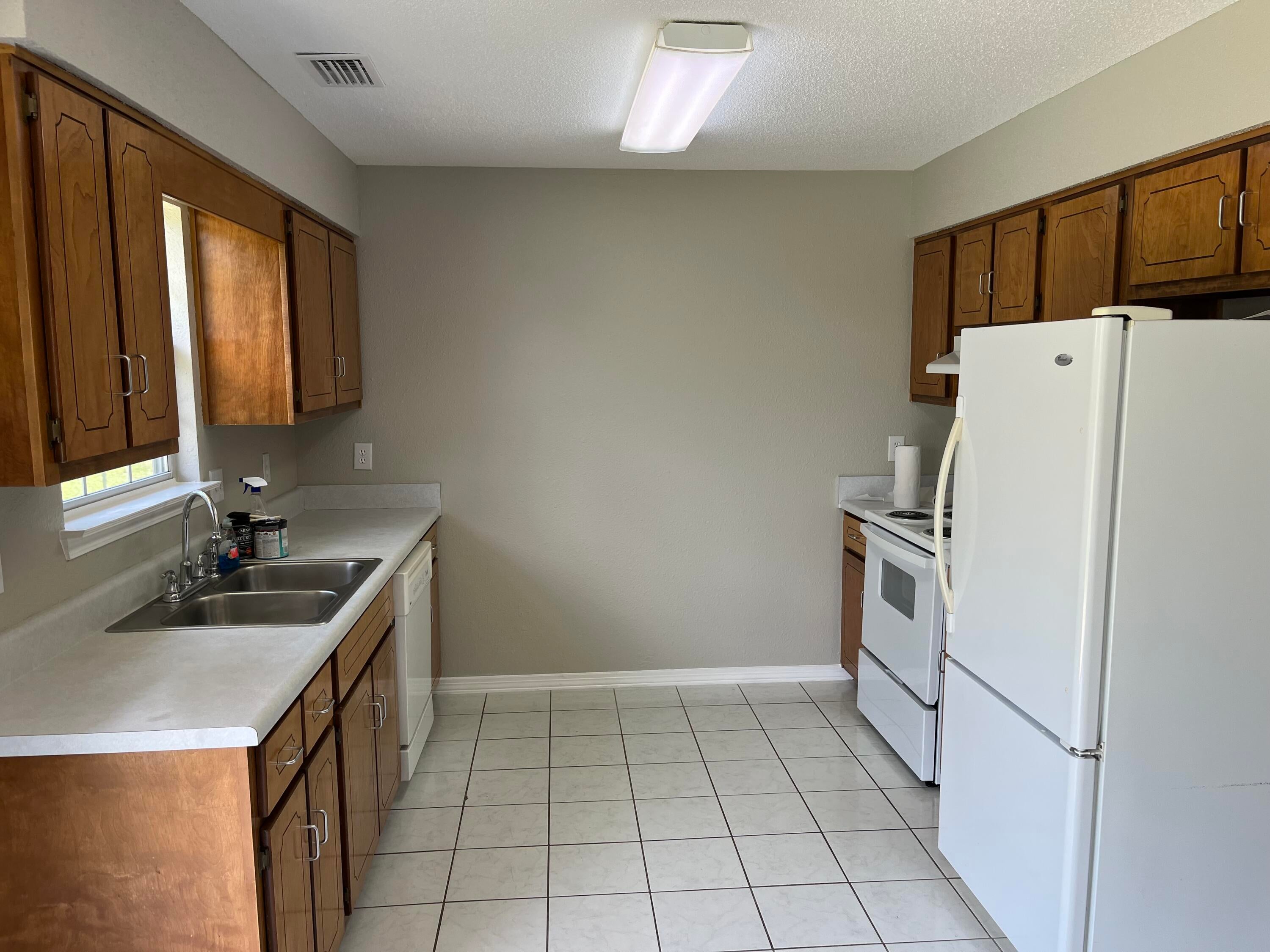 SHOAL TERRACE ESTATES - Residential Lease