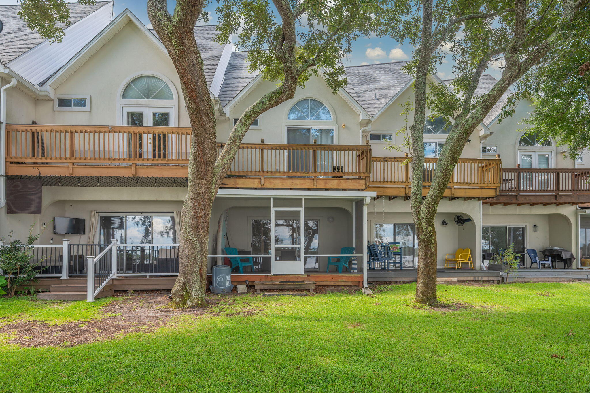 HIDDEN BAY VILLAGE - Residential