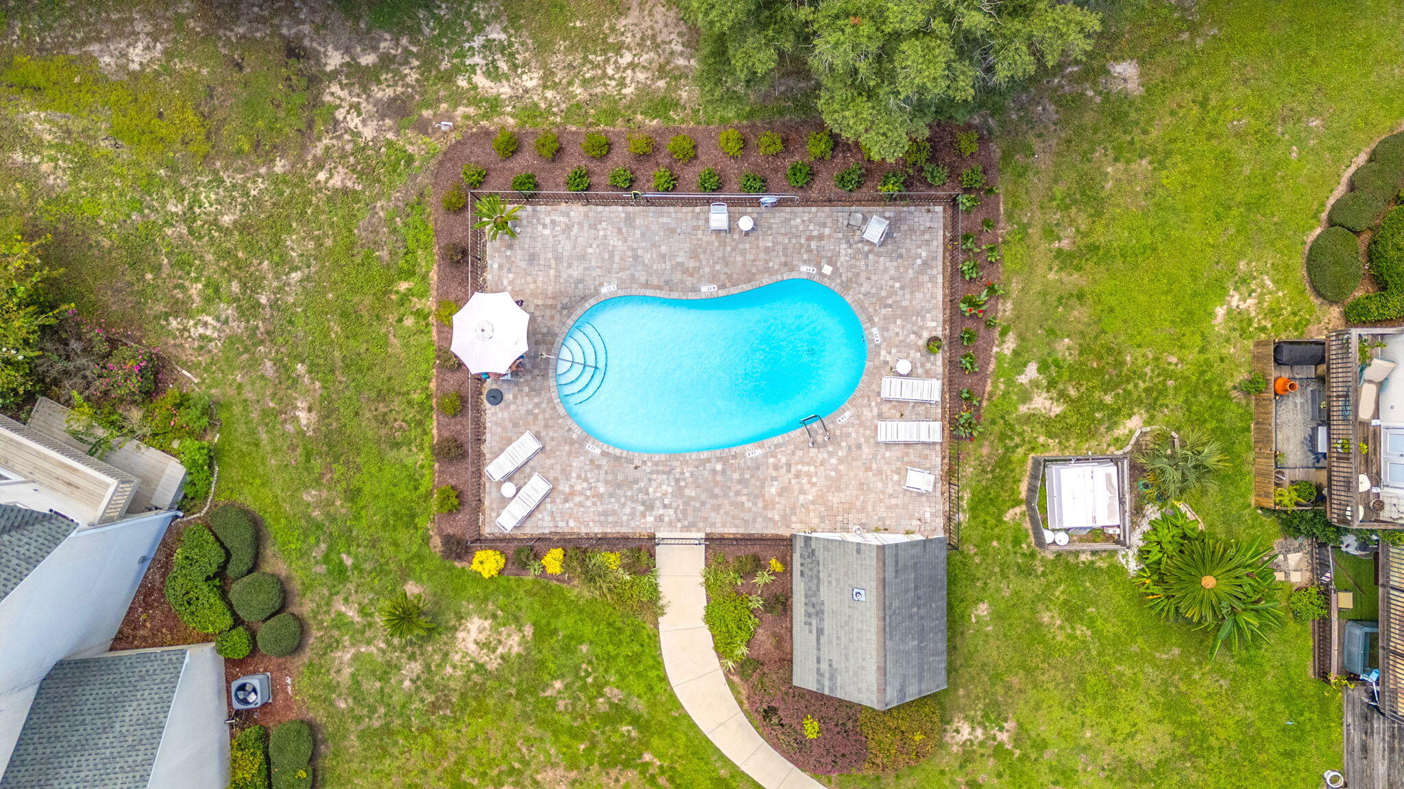 HIDDEN BAY VILLAGE - Residential