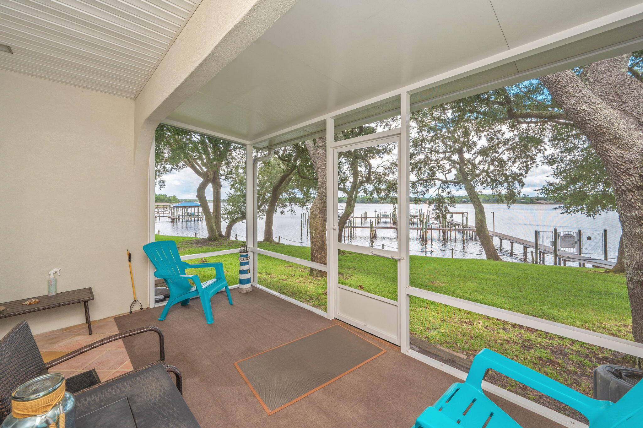 HIDDEN BAY VILLAGE - Residential