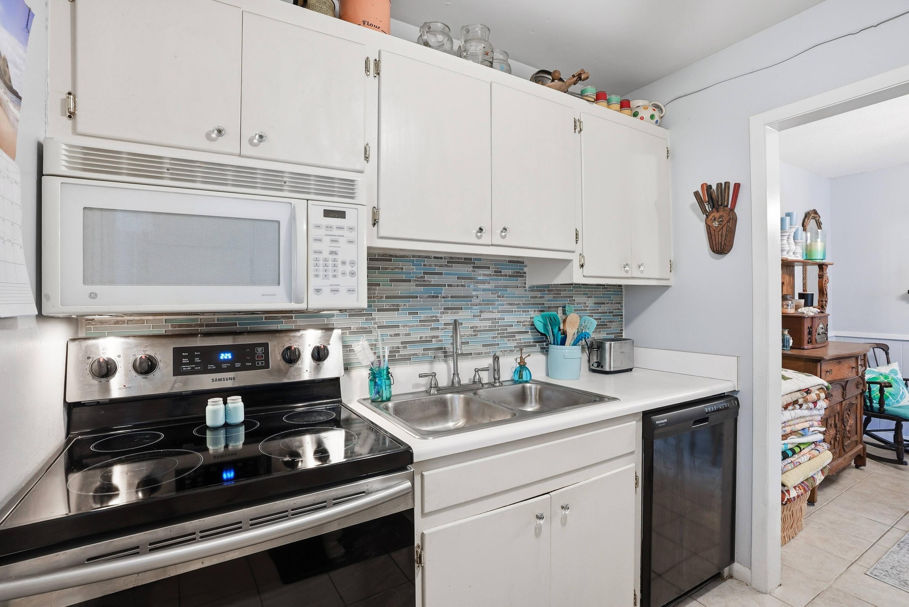 LANDMARK CONDO - Residential