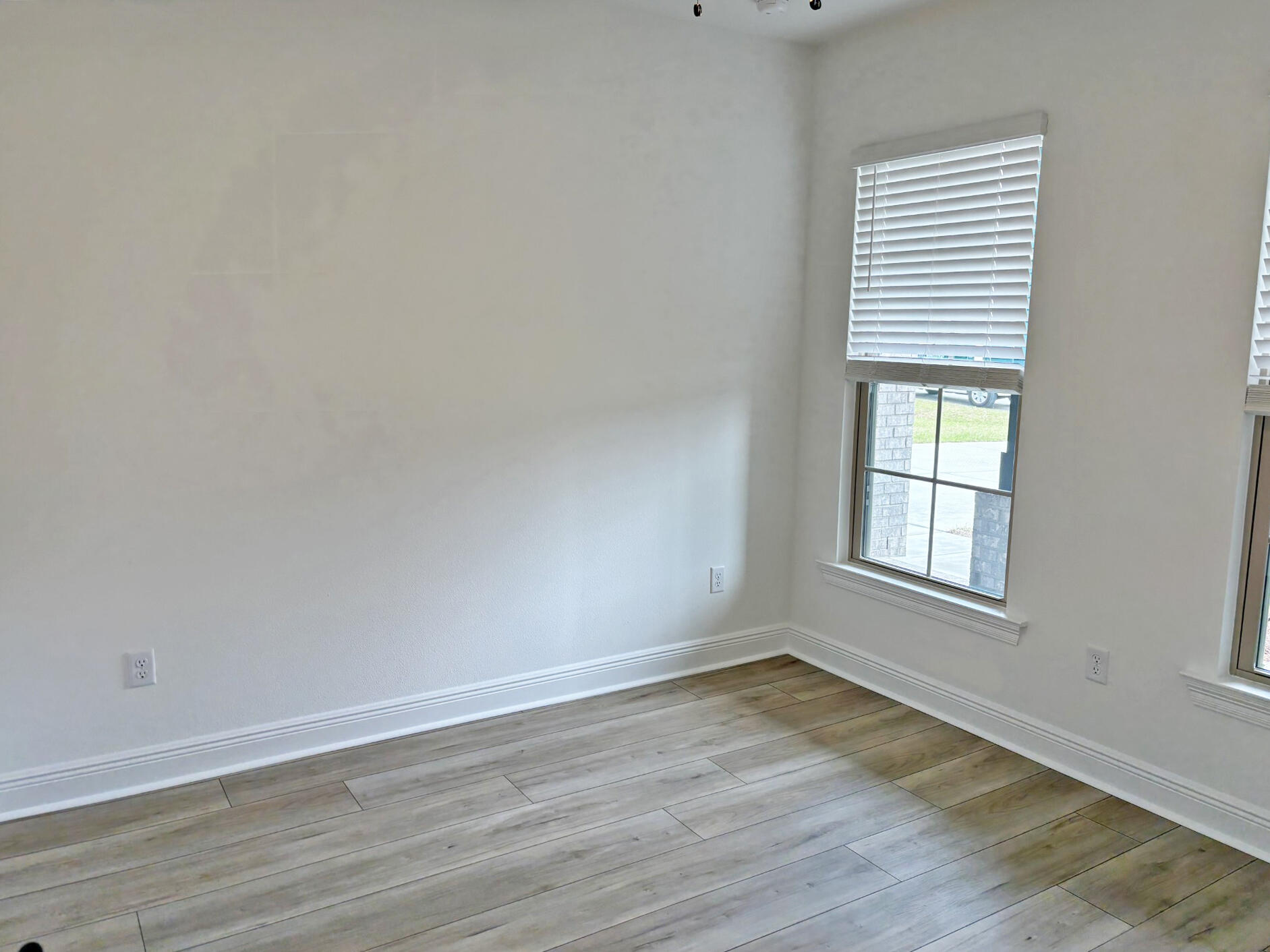 YOUNG OAKS - Residential