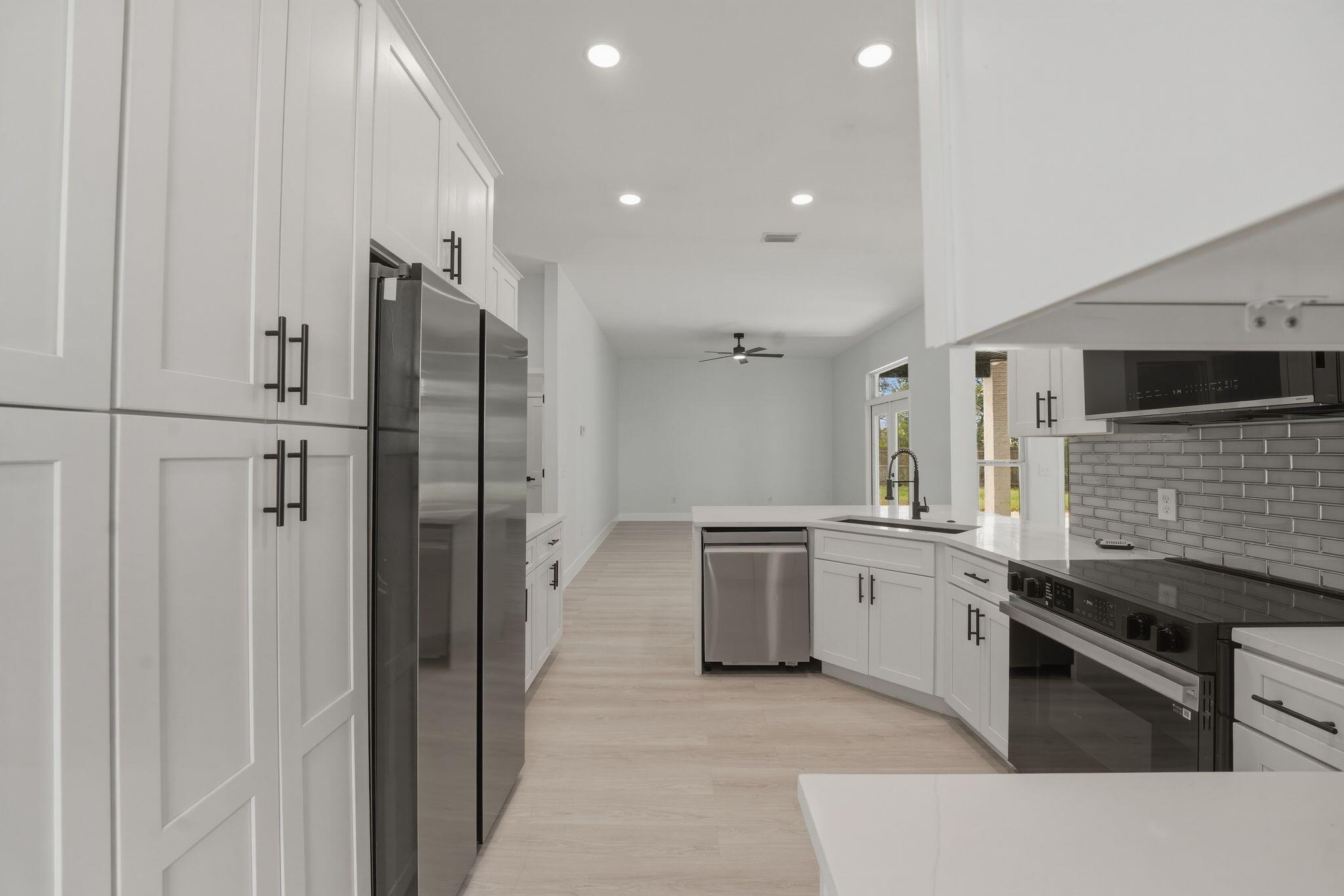 COUNTRY CLUB HARBOUR ESTATES - Residential